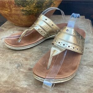 Born Thong sandals gladiator gold metallic size 7